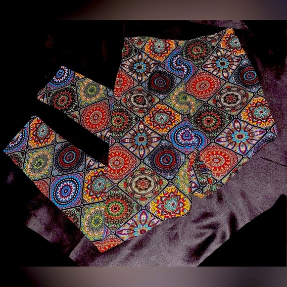 Women’s Colorful Leggings - Picture 2 of 2